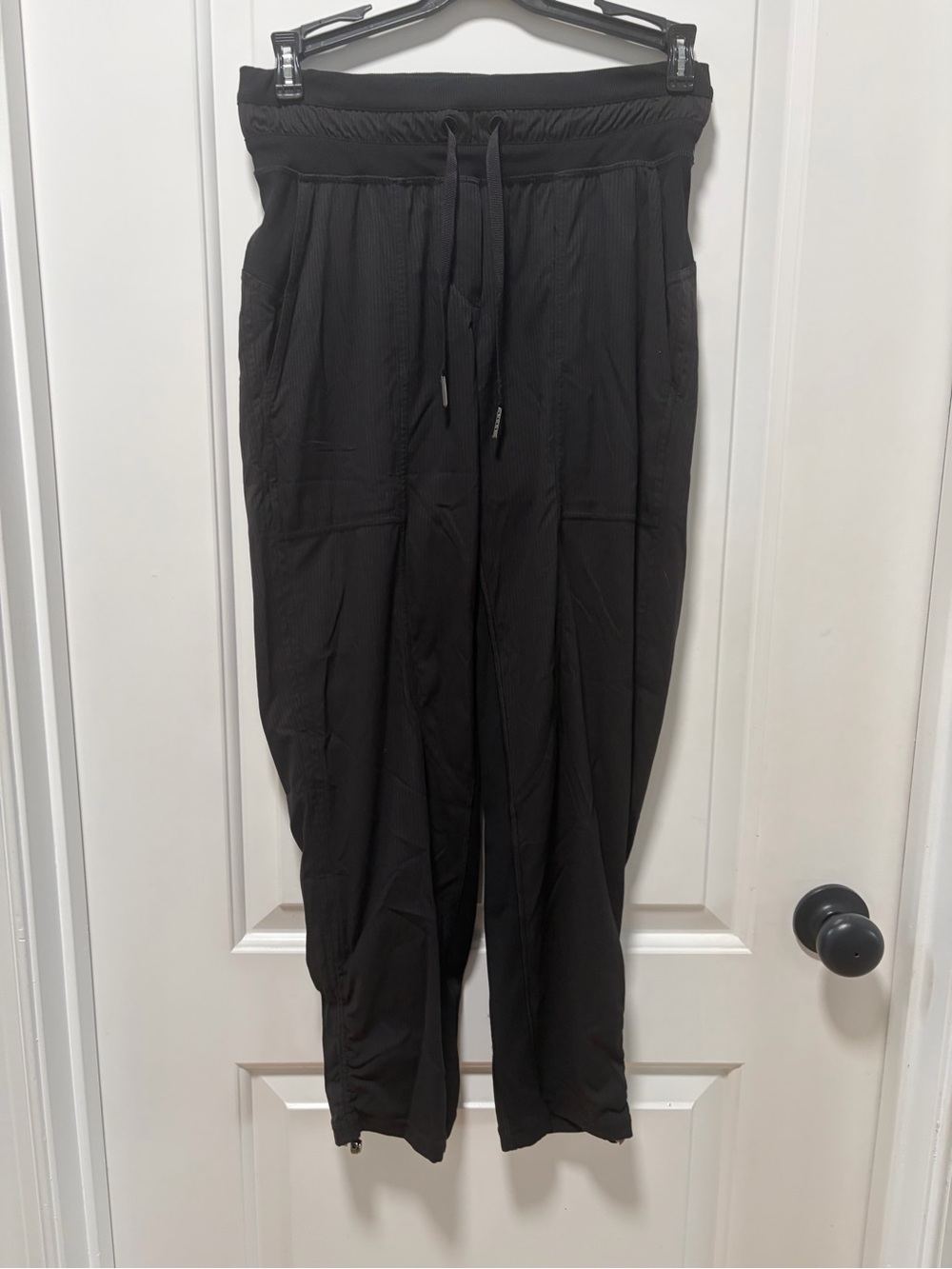 Lululemon Dance Studio Mid Rise Crop size 2 Black 25” Inseam